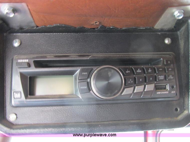 image for item K2183 1994 Volvo WM semi truck