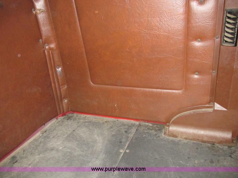 image for item K2183 1994 Volvo WM semi truck