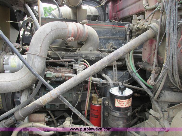 image for item K2183 1994 Volvo WM semi truck