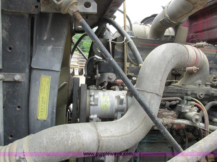 image for item K2183 1994 Volvo WM semi truck