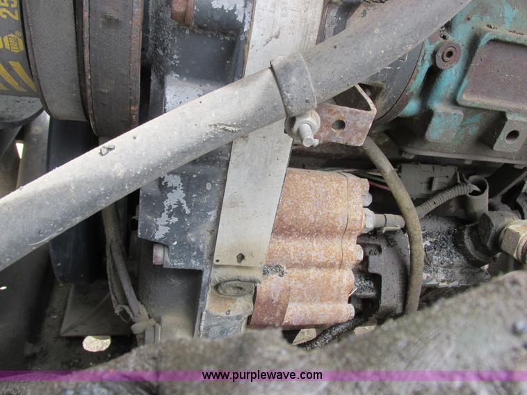 image for item K2183 1994 Volvo WM semi truck