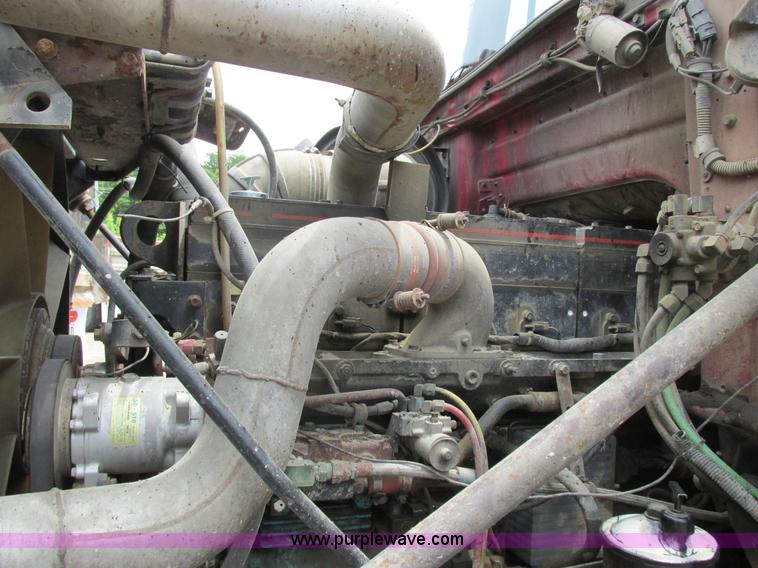 image for item K2183 1994 Volvo WM semi truck