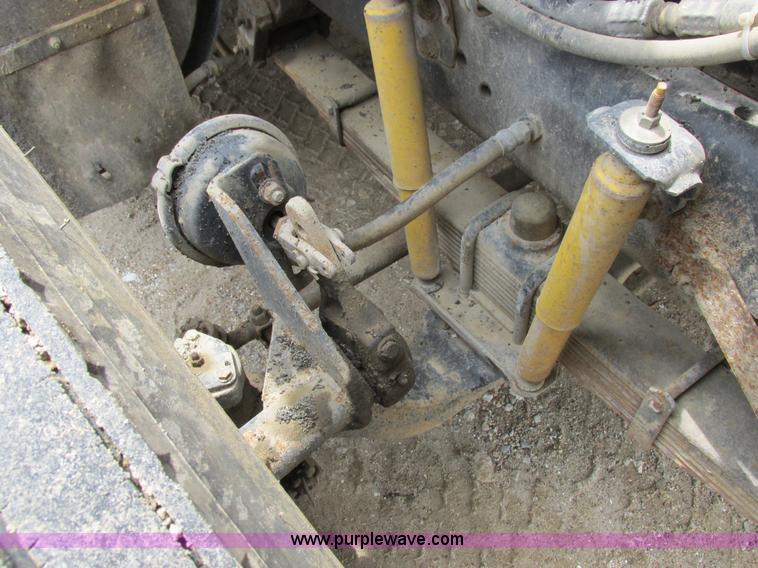 image for item K2183 1994 Volvo WM semi truck