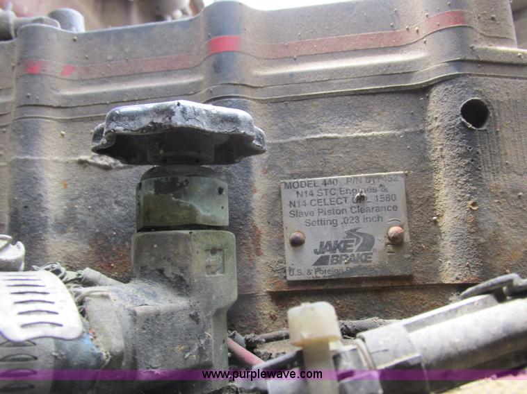 image for item K2183 1994 Volvo WM semi truck