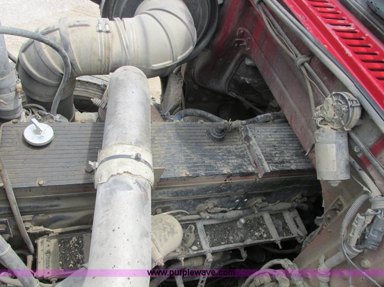 image for item K2183 1994 Volvo WM semi truck