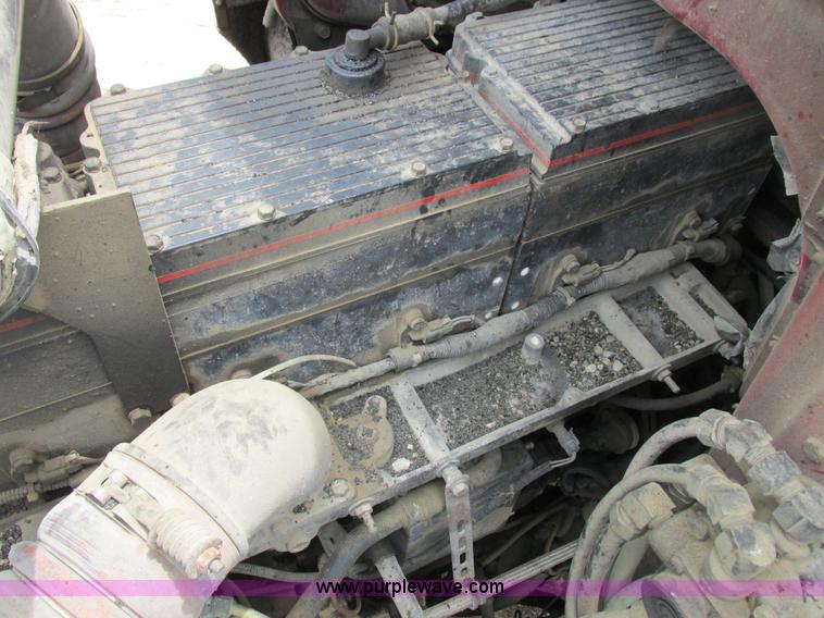 image for item K2183 1994 Volvo WM semi truck