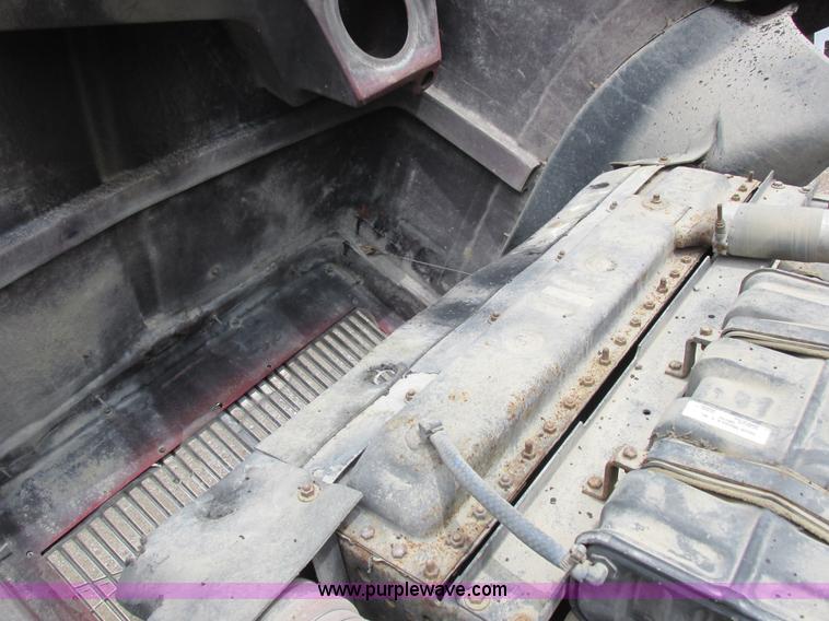 image for item K2183 1994 Volvo WM semi truck