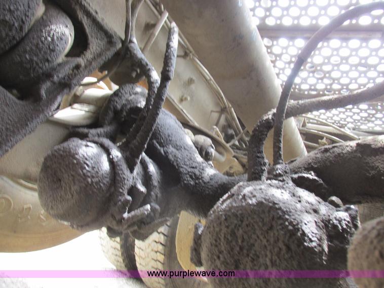 image for item K2183 1994 Volvo WM semi truck