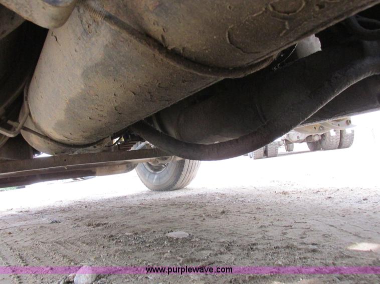 image for item K2183 1994 Volvo WM semi truck