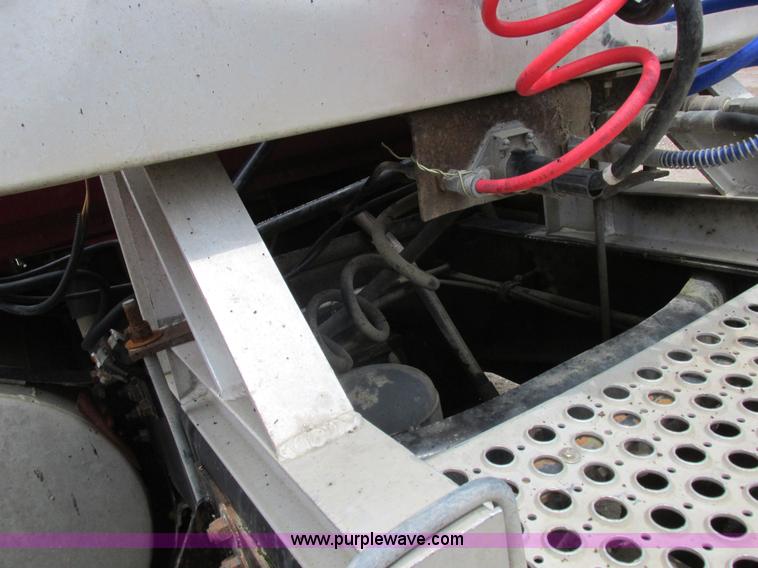 image for item K2183 1994 Volvo WM semi truck