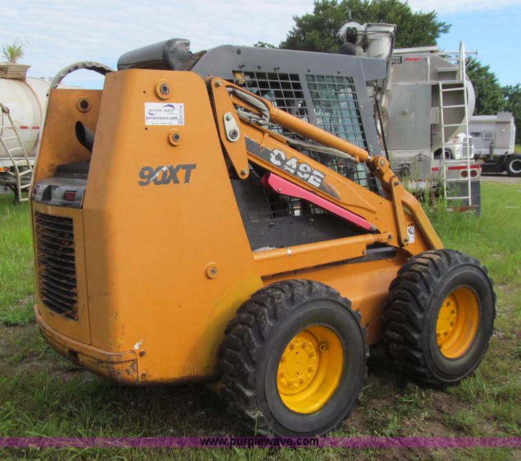 image for item K5736 2003 Case 90XT skid steer