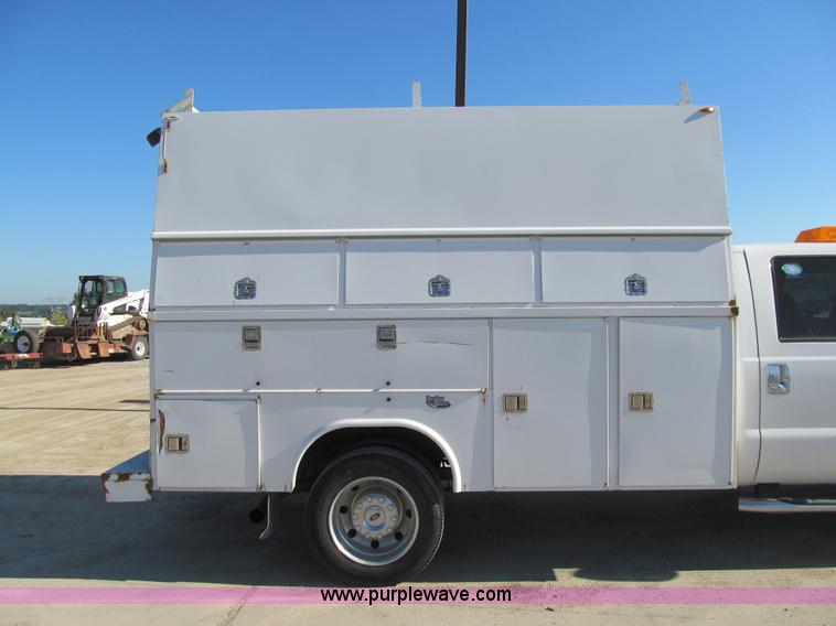 image for item K5742 2006 Ford F550 Super Duty Crew Cab service truck