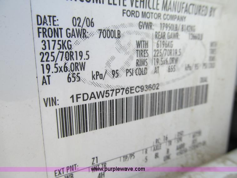 image for item K5742 2006 Ford F550 Super Duty Crew Cab service truck