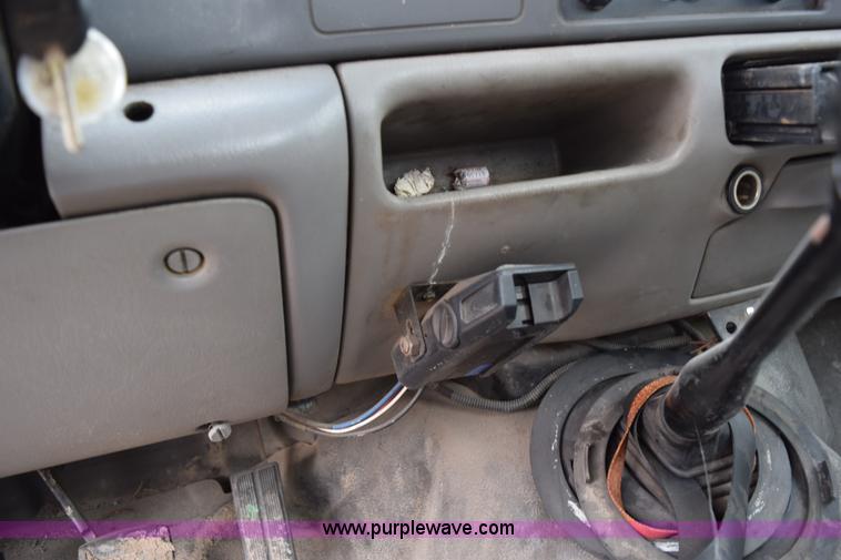 image for item K6071 1999 Ford F450 Super Duty utility truck