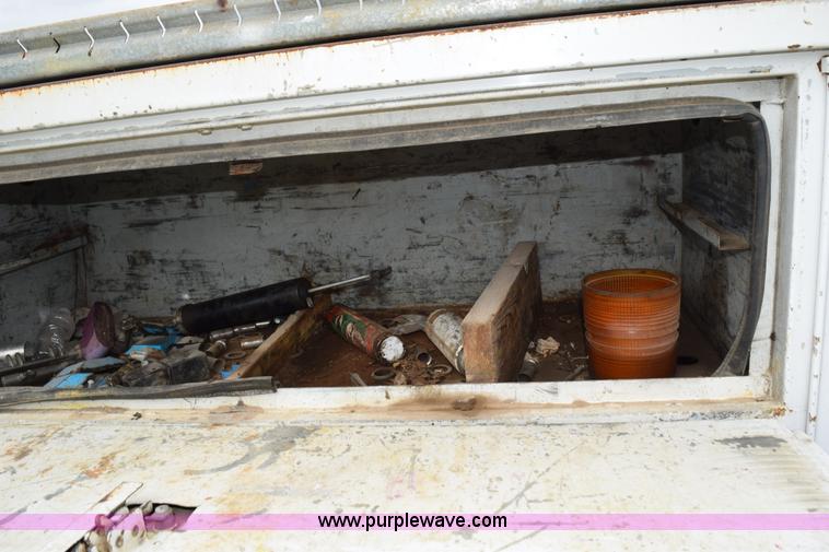 image for item K6071 1999 Ford F450 Super Duty utility truck