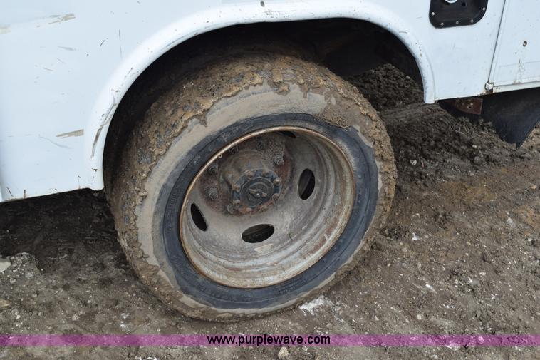 image for item K6071 1999 Ford F450 Super Duty utility truck