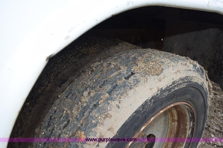 image for item K6071 1999 Ford F450 Super Duty utility truck