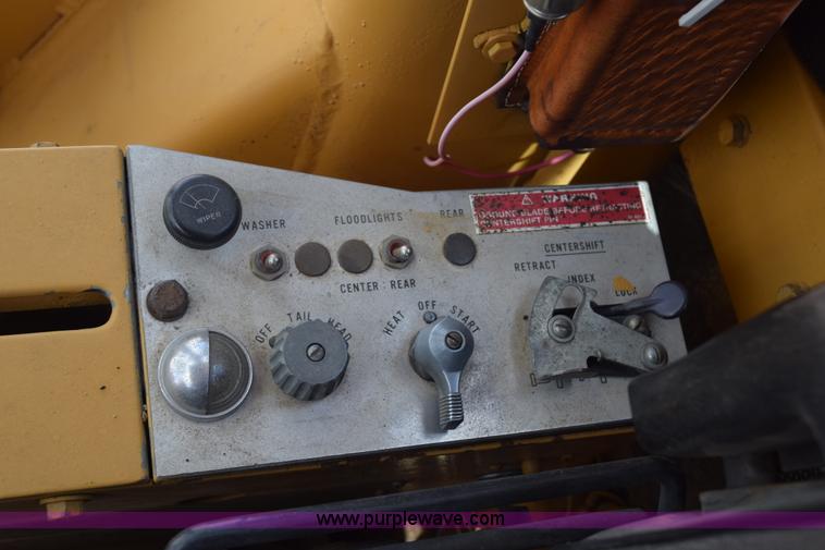 image for item K6164 1975 Caterpillar 12G motor grader