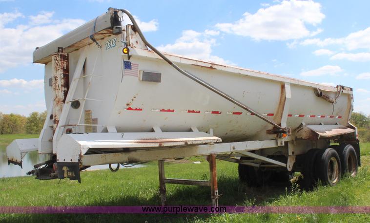 image for item K6953 1998 Travis end dump trailer