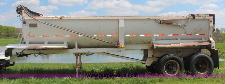 image for item K6953 1998 Travis end dump trailer
