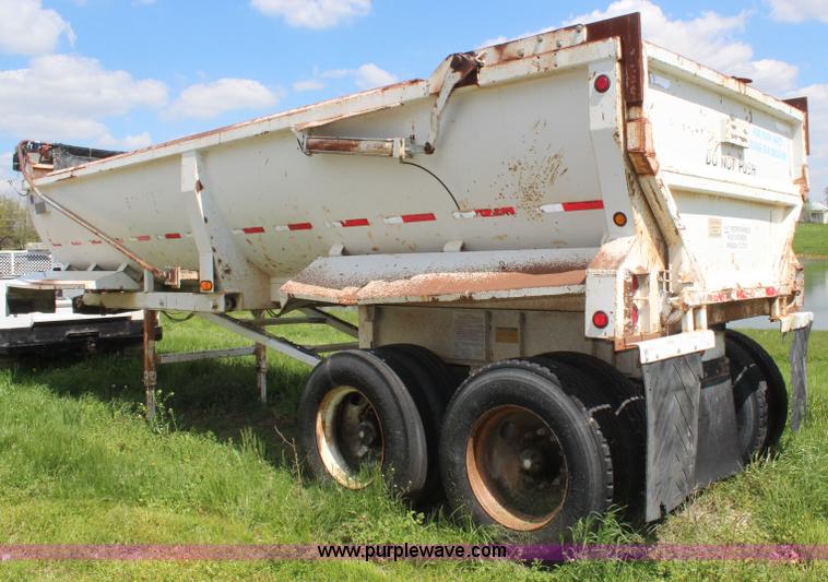 image for item K6953 1998 Travis end dump trailer