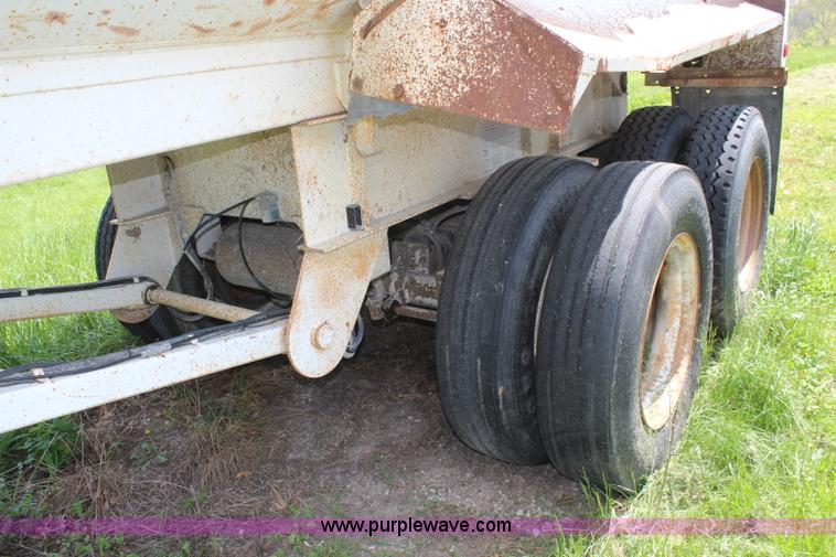 image for item K6953 1998 Travis end dump trailer