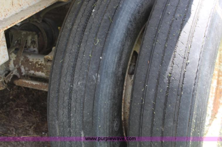 image for item K6953 1998 Travis end dump trailer