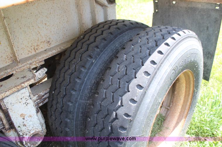 image for item K6953 1998 Travis end dump trailer