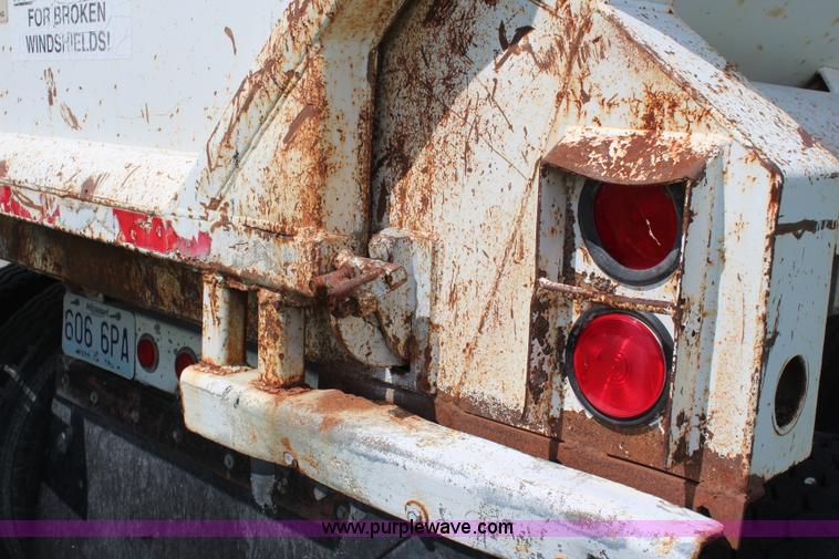 image for item K6953 1998 Travis end dump trailer