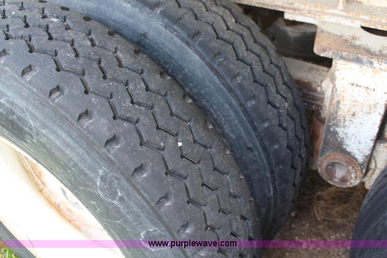 image for item K6953 1998 Travis end dump trailer