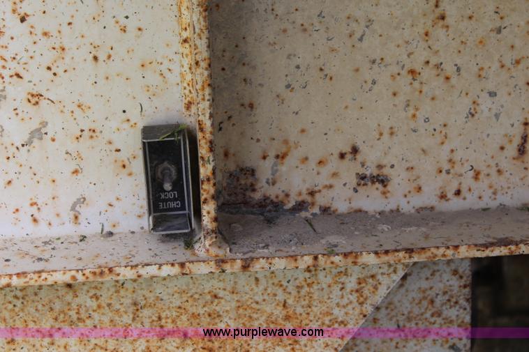 image for item K6953 1998 Travis end dump trailer