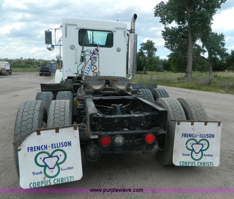 image for item K8144 2001 Kenworth T800 semi truck