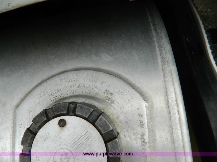 image for item K8144 2001 Kenworth T800 semi truck