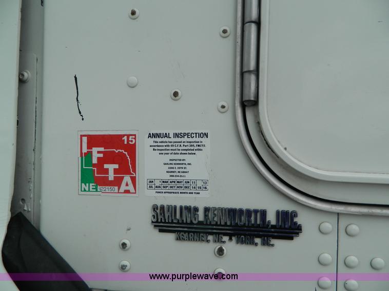 image for item K8144 2001 Kenworth T800 semi truck