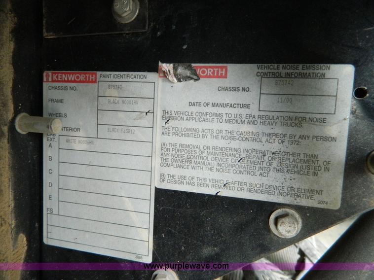 image for item K8144 2001 Kenworth T800 semi truck