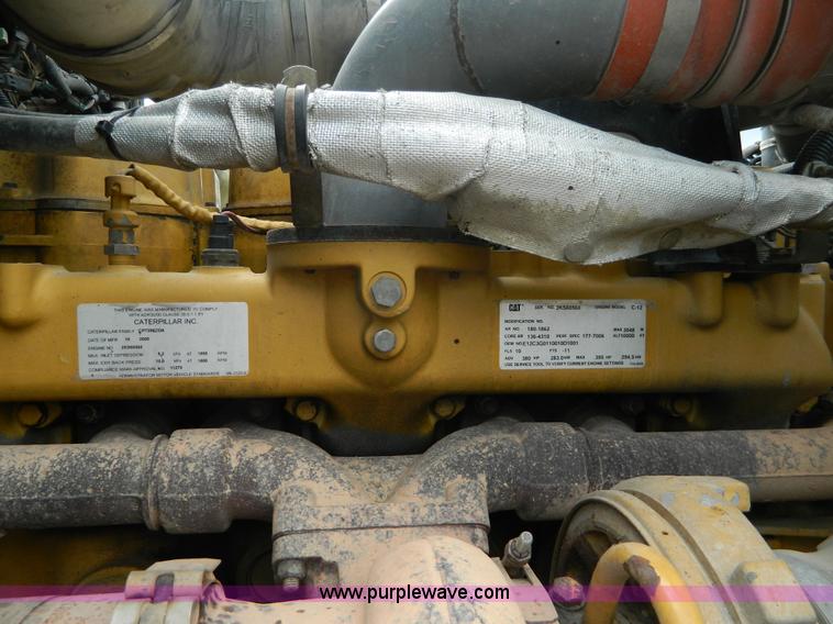 image for item K8144 2001 Kenworth T800 semi truck