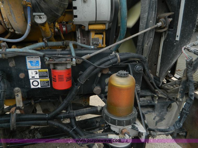 image for item K8144 2001 Kenworth T800 semi truck