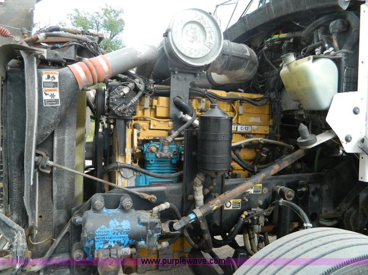 image for item K8144 2001 Kenworth T800 semi truck