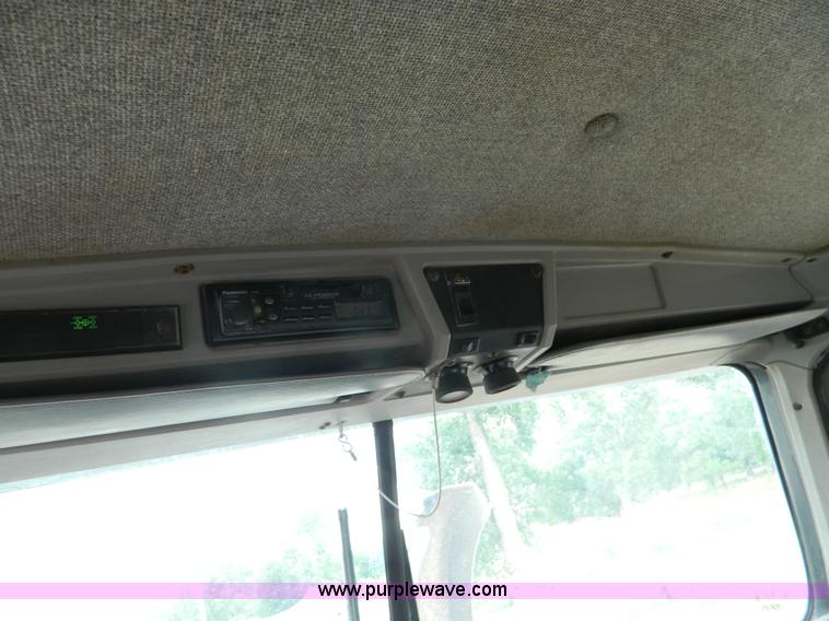 image for item K8144 2001 Kenworth T800 semi truck