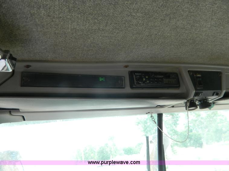 image for item K8144 2001 Kenworth T800 semi truck