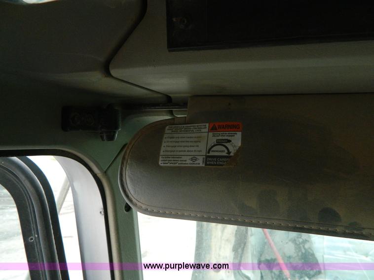 image for item K8144 2001 Kenworth T800 semi truck