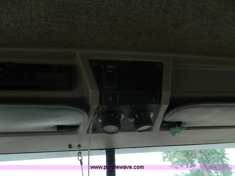 image for item K8144 2001 Kenworth T800 semi truck