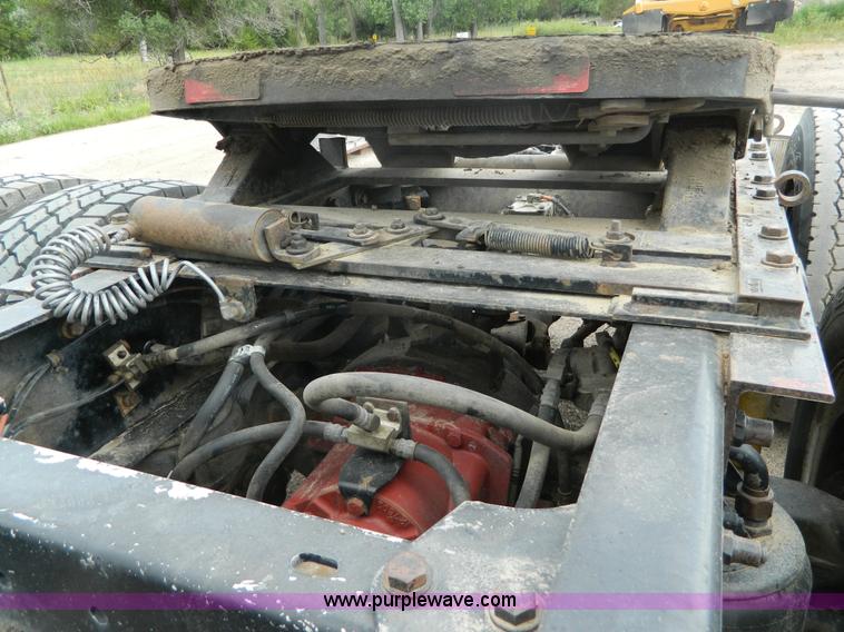 image for item K8144 2001 Kenworth T800 semi truck