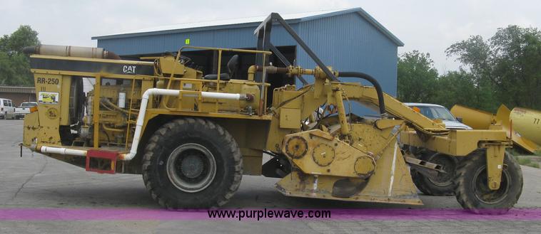 image for item K8684 1991 Caterpillar RR250 reclaimer
