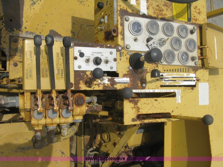 image for item K8684 1991 Caterpillar RR250 reclaimer