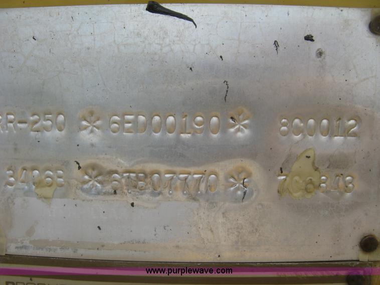 image for item K8684 1991 Caterpillar RR250 reclaimer