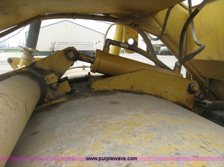 image for item K8684 1991 Caterpillar RR250 reclaimer