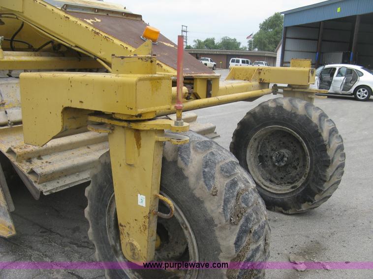image for item K8684 1991 Caterpillar RR250 reclaimer