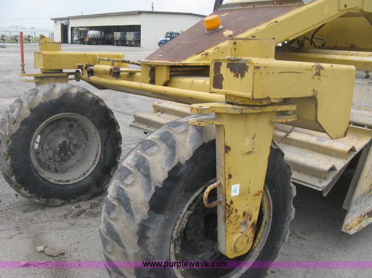 image for item K8684 1991 Caterpillar RR250 reclaimer