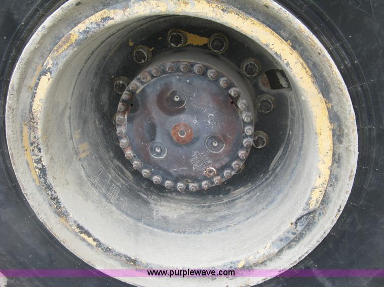 image for item K8684 1991 Caterpillar RR250 reclaimer